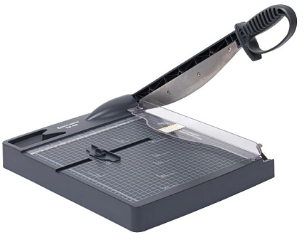 Резак сабельный BRAUBERG KATANA TSP-430 формат А4, длина реза 300 мм, разрезает 30 листов, защитный экран, прижим бумаги ручной, Размер – 72х315х510 мм. 